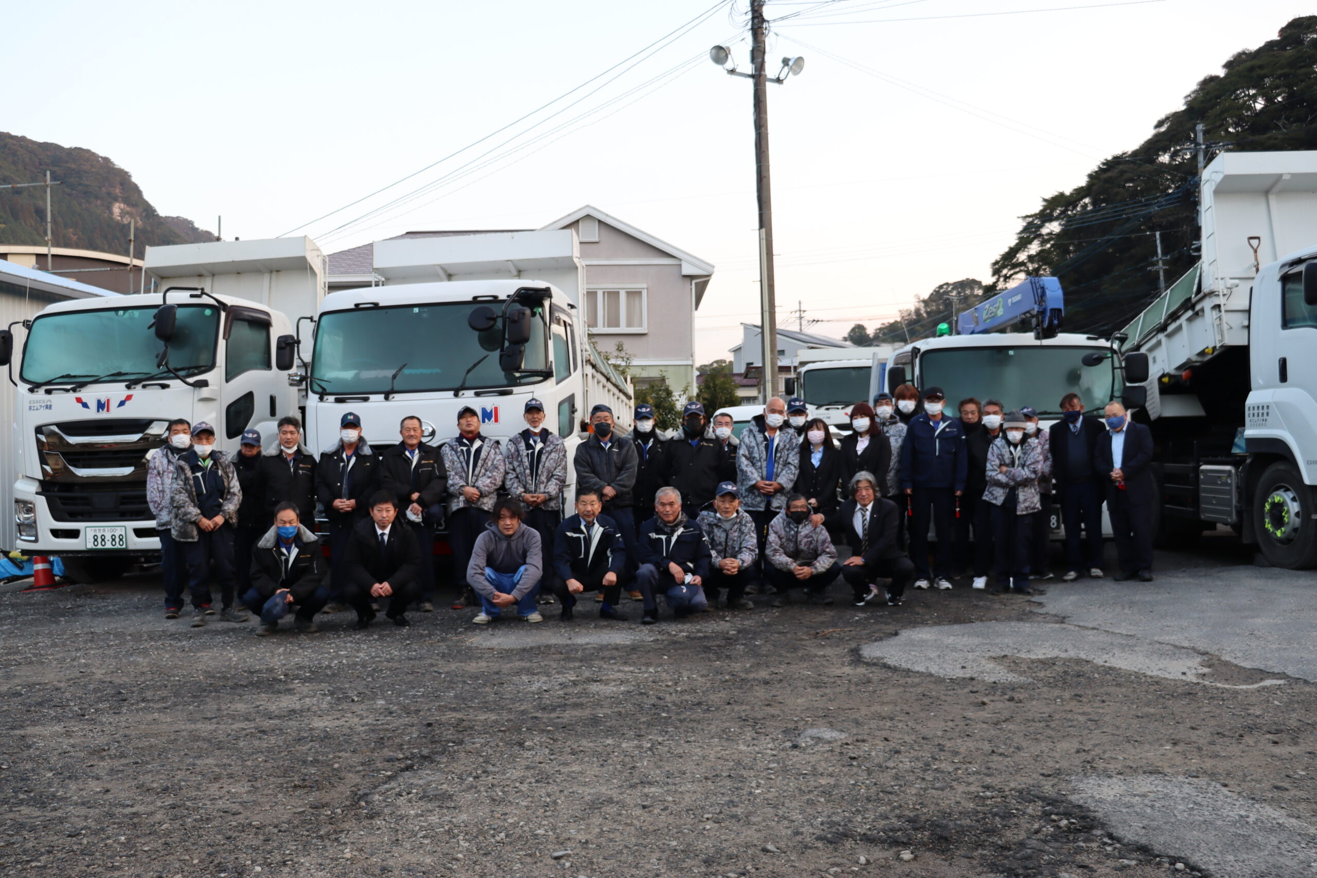 エムアイ興産のスタッフ集合写真